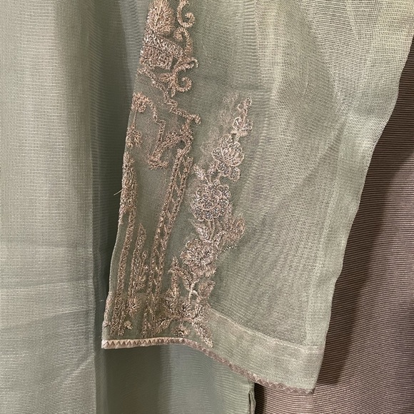 Pakistani cloths - Picture 2 of 3